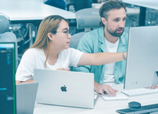 Agency và Client trong tổng quan ngành Marketing: Người mới bắt đầu cần hiểu gì? Hai bộ não thường tốt hơn một khi chúng ta cần giải quyết vấn đề và xác định các vấn đề tiềm ẩn